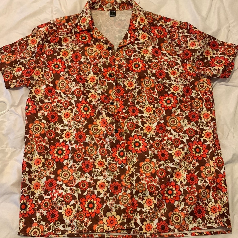Men’s large 70’s inspired button down.